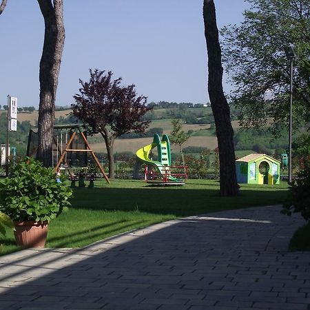 Hotel Ausonia Monte Porzio ภายนอก รูปภาพ