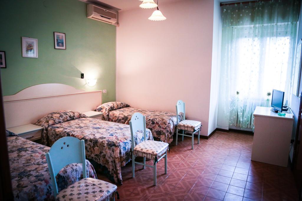 Hotel Ausonia Monte Porzio ภายนอก รูปภาพ
