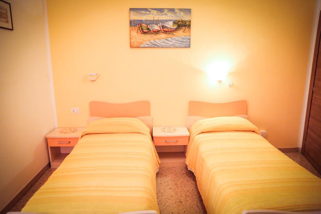Hotel Ausonia Monte Porzio ภายนอก รูปภาพ