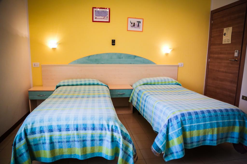 Hotel Ausonia Monte Porzio ภายนอก รูปภาพ