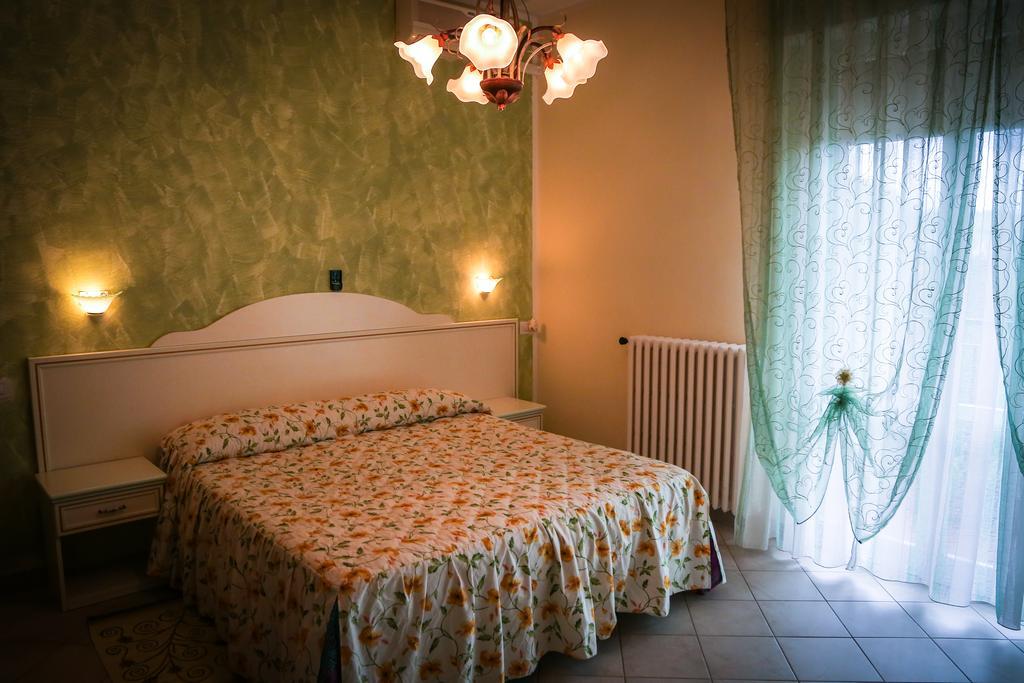 Hotel Ausonia Monte Porzio ภายนอก รูปภาพ