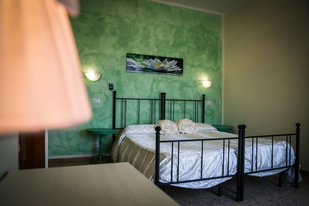 Hotel Ausonia Monte Porzio ภายนอก รูปภาพ
