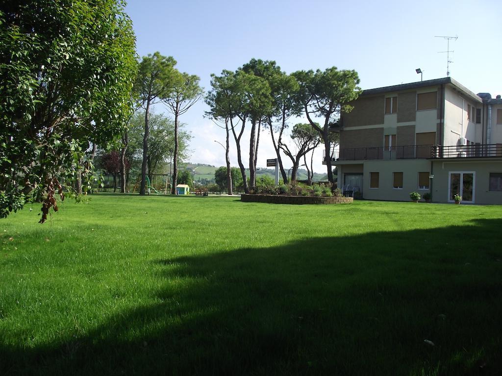 Hotel Ausonia Monte Porzio ภายนอก รูปภาพ