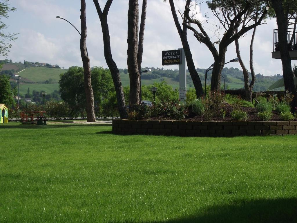 Hotel Ausonia Monte Porzio ภายนอก รูปภาพ
