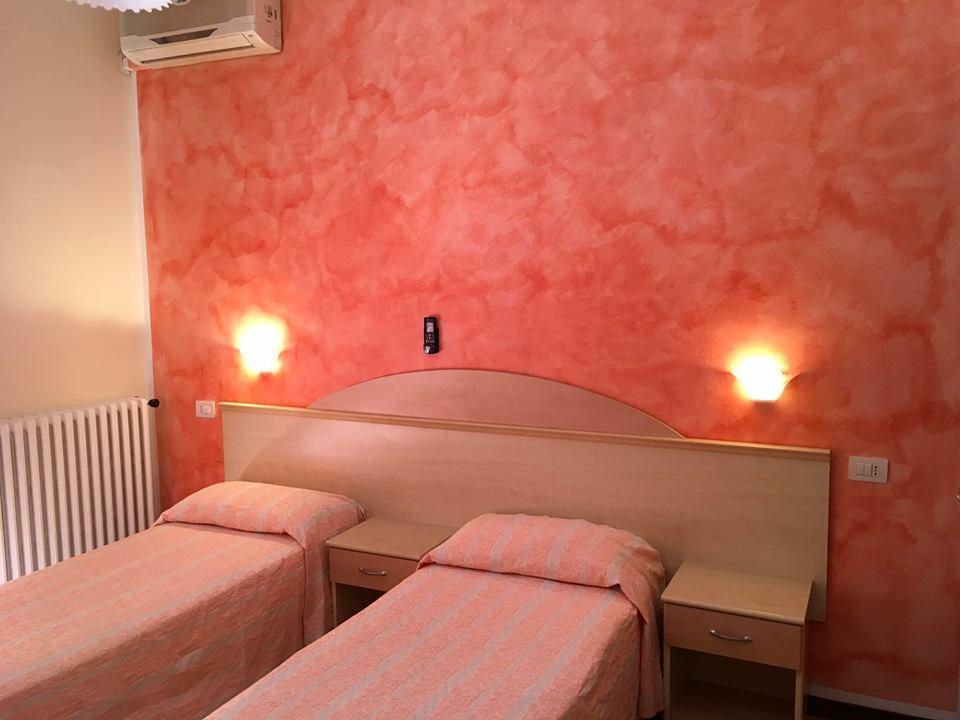 Hotel Ausonia Monte Porzio ภายนอก รูปภาพ