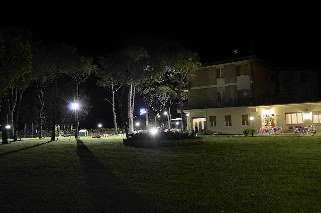 Hotel Ausonia Monte Porzio ภายนอก รูปภาพ