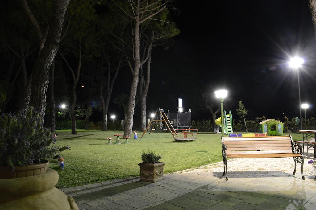 Hotel Ausonia Monte Porzio ภายนอก รูปภาพ
