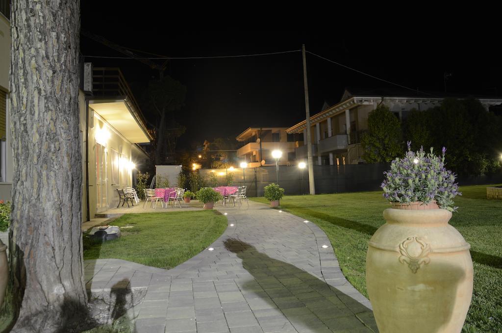 Hotel Ausonia Monte Porzio ภายนอก รูปภาพ