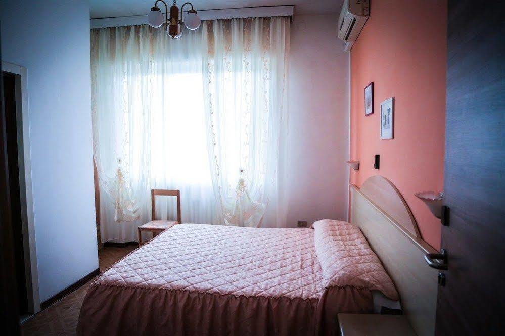 Hotel Ausonia Monte Porzio ภายนอก รูปภาพ