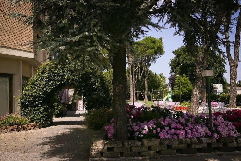Hotel Ausonia Monte Porzio ภายนอก รูปภาพ