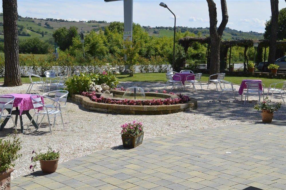 Hotel Ausonia Monte Porzio ภายนอก รูปภาพ